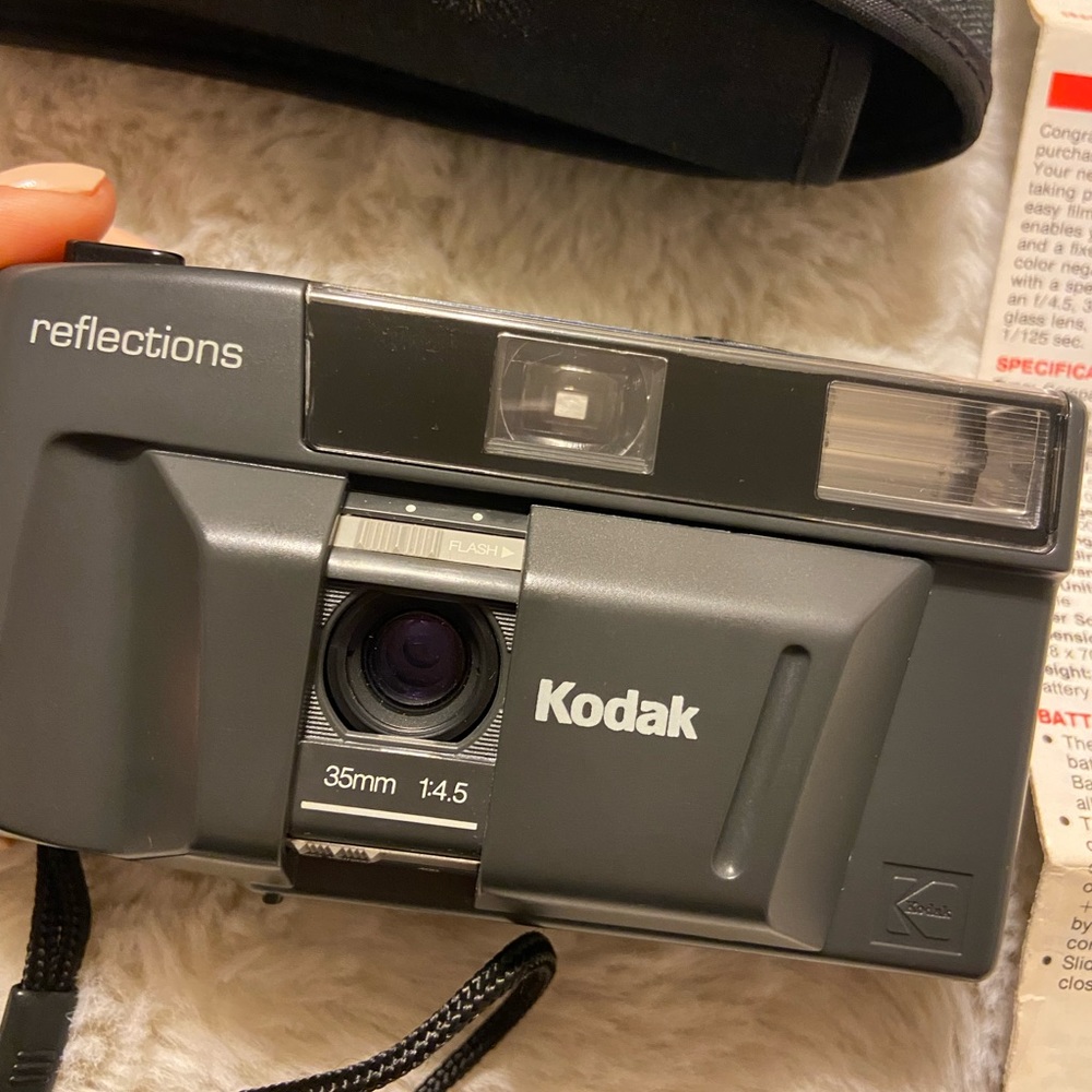 1988 Like new KODAK reflections 35MM camera - Picture 4 of 10